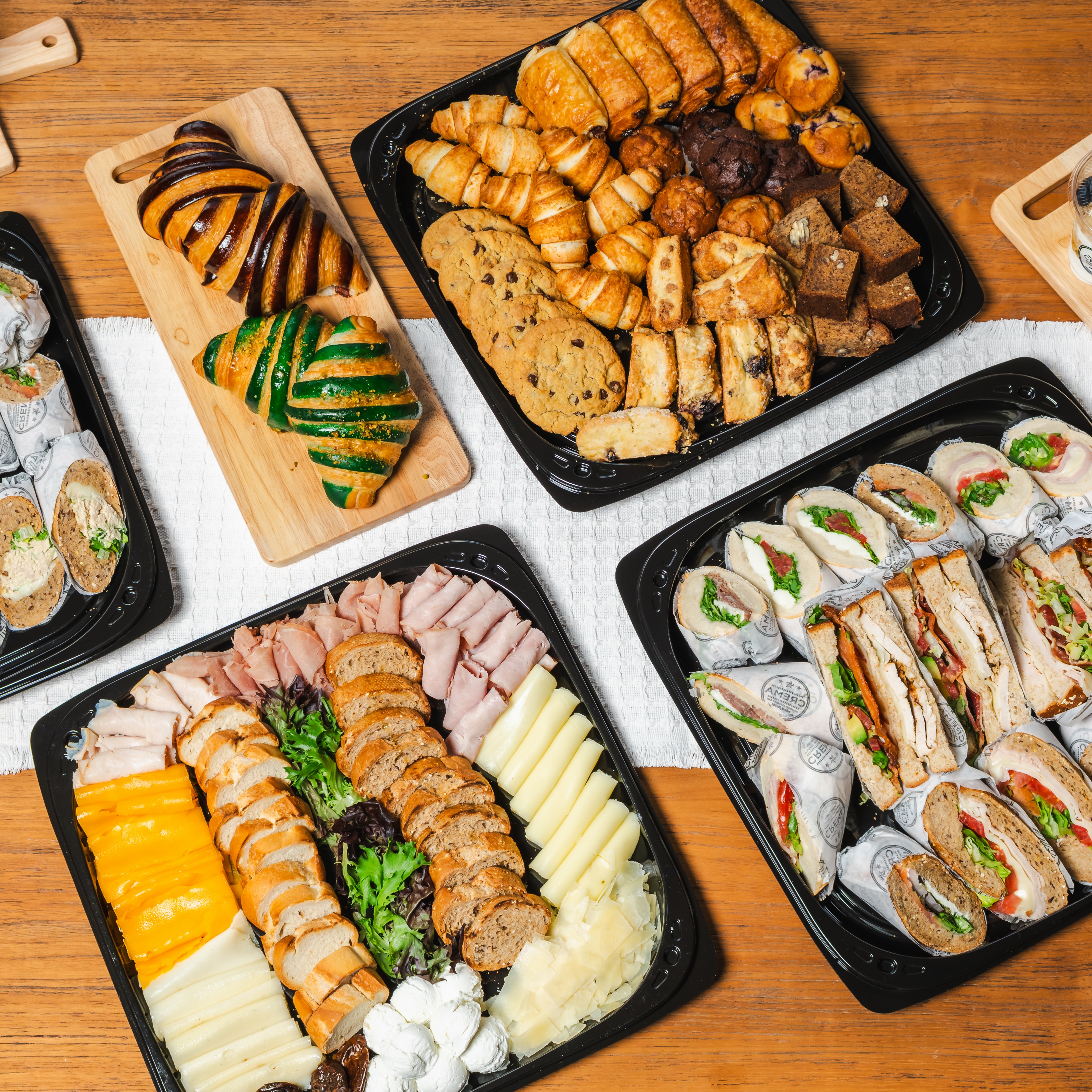 Make your Labor Day weekend delicious with Crema Gourmet Catering! ✨🇺🇸